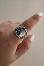 Load image into Gallery viewer, Size 7 Spoon Ring
