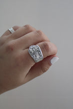 Load image into Gallery viewer, Size 8.5 Spoon Ring
