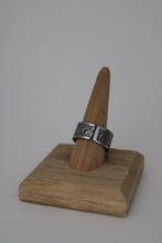 Load image into Gallery viewer, Size 10 Spoon Ring
