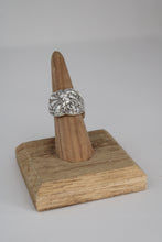 Load image into Gallery viewer, Size 6.5/7 Spoon Ring
