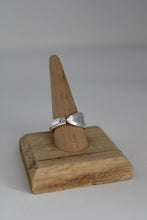 Load image into Gallery viewer, Size 10.5 Spoon Ring
