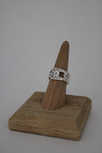Load image into Gallery viewer, Size 7 Spoon Ring
