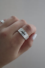 Load image into Gallery viewer, Size 7.5 Spoon Ring

