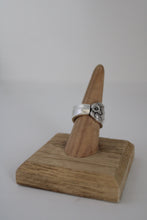Load image into Gallery viewer, Spoon Ring | Daffodil
