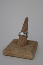 Load image into Gallery viewer, Size 8.5 Spoon Ring
