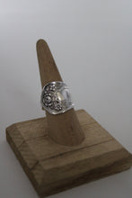 Load image into Gallery viewer, Spoon Ring | 1909 Beauty
