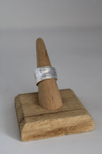 Load image into Gallery viewer, Size 7.5 Spoon Ring
