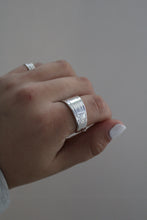 Load image into Gallery viewer, Size 10.5 Spoon Ring
