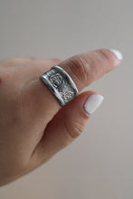 Load image into Gallery viewer, Size 7.5 Spoon Ring
