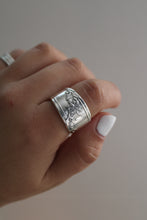 Load image into Gallery viewer, Size 9.5 Spoon Ring

