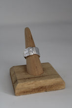 Load image into Gallery viewer, Size 7 Spoon Ring
