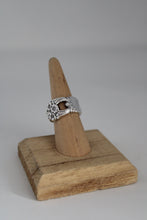 Load image into Gallery viewer, Size 7 Spoon Ring
