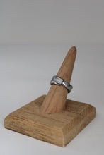 Load image into Gallery viewer, Size 7/7.5 Spoon Ring
