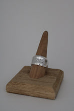 Load image into Gallery viewer, Size 9.5 Spoon Ring
