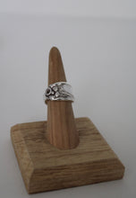 Load image into Gallery viewer, Spoon Ring | Daffodil
