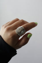 Load image into Gallery viewer, Spoon Ring | 1909 Beauty
