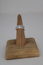 Load image into Gallery viewer, Size 4.5/5 Spoon Ring

