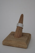 Load image into Gallery viewer, Size 6.5 Spoon Ring
