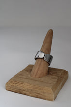 Load image into Gallery viewer, Size 8/8.5 Spoon Ring
