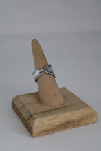 Load image into Gallery viewer, Size 6.5 Spoon Ring
