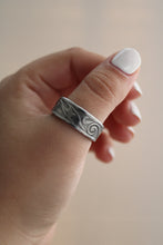 Load image into Gallery viewer, Size 10/10.5 Spoon Ring
