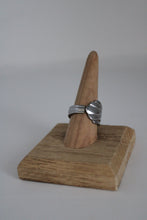 Load image into Gallery viewer, Size 9/9.5 Spoon Ring
