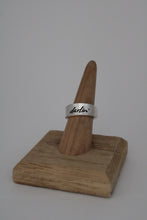 Load image into Gallery viewer, Size 7/7.5 Spoon Ring
