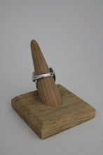 Load image into Gallery viewer, Size 8.5 Spoon Ring
