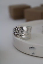 Load image into Gallery viewer, Spoon Ring | Daffodil
