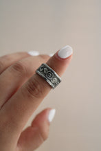 Load image into Gallery viewer, Size 5.5 Spoon Ring
