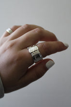 Load image into Gallery viewer, Size 7 Spoon Ring
