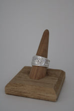 Load image into Gallery viewer, Size 9.5 Spoon Ring
