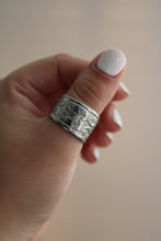 Load image into Gallery viewer, Size 9.5 Spoon Ring
