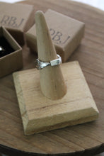 Load image into Gallery viewer, Size 7.5 Spoon Ring

