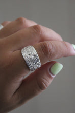 Load image into Gallery viewer, Narcissus Spoon Ring
