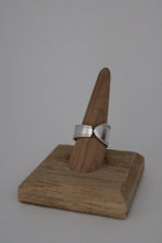 Load image into Gallery viewer, Size 9.5 Spoon Ring
