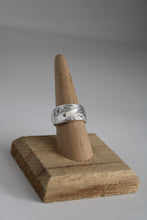 Load image into Gallery viewer, Size 7.5/8 Spoon Ring
