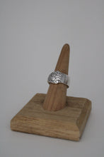 Load image into Gallery viewer, Size 7.5 Spoon Ring
