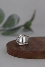 Load image into Gallery viewer, Size 4.5 Spoon Ring
