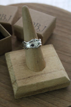Load image into Gallery viewer, Size 7.5 Spoon Ring
