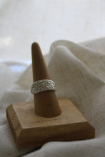 Load image into Gallery viewer, Narcissus Spoon Ring
