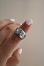 Load image into Gallery viewer, Size 7 Spoon Ring
