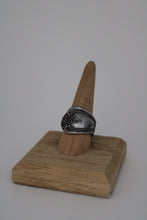 Load image into Gallery viewer, Size 9.5 Spoon Ring
