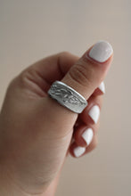 Load image into Gallery viewer, Size 9.5 Spoon Ring
