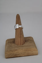 Load image into Gallery viewer, Size 4.5/5 Spoon Ring
