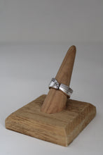 Load image into Gallery viewer, Size 8.5/9 Spoon Ring
