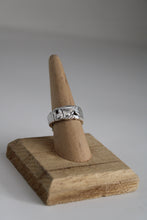 Load image into Gallery viewer, Size 8.5/9 Spoon Ring
