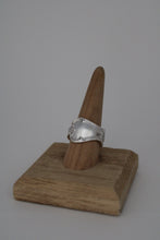 Load image into Gallery viewer, Size 9.5 Spoon Ring
