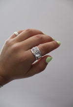 Load image into Gallery viewer, April Spoon Ring
