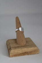 Load image into Gallery viewer, Size 8 Spoon Ring
